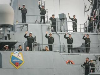 ورود چند کشتی جنگی روسیه به دریای سرخ + گزارش یک خبرنگار از ناو هواپیمابر آمریکایی «آیزنهاور»