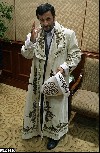 احمدی نژاد در لباس قرقیزی - عکس