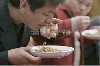 مسابقه خوردن کرم در چین - عکس