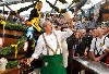 جشن اکتبر یا جشن آبجونوشان در مونیخ آلمان - عکس