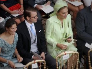 شرکت فرح پهلوی در مراسم ازدواج پادشاه موناکو