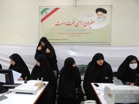 ثبت نام گسترده هواداران خامنه ای و احمدی نژاد برای انتخابات مجلس نهم 