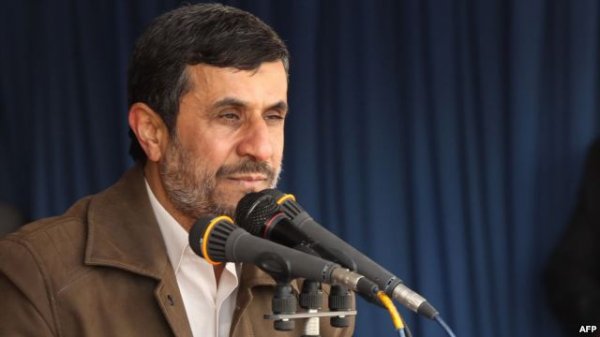 احمدی‌نژاد: در مجلس بعضی با زدن چندتا شاسی فوق لیسانس شدند