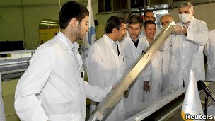 بالا گرفتن گمانه‌زنی‌های اتمی در ایران در آستانه سفر آمانو