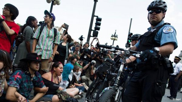 تظاهرات در شیکاگو همزمان با برگزاری بزرگترین نشست ناتو تظاهرات در شیکاگو همزمان با برگزاری بزرگترین نشست ناتو