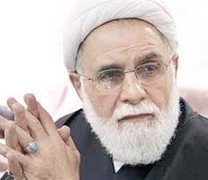 حمله به ناطق‌نوری با بطری آب