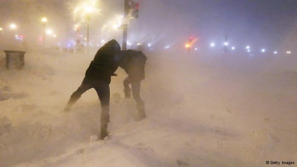 توفان برفی شرق آمریکا را فلج کرد توفان برفی شرق آمریکا را فلج کرد