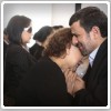احمدی نژاد در آغوش مادرچاوز