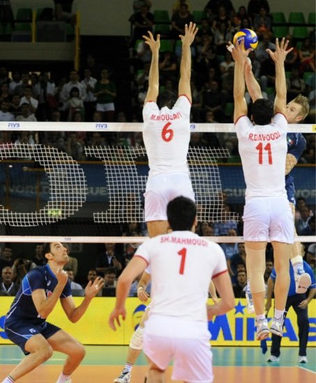 عکسهای اختصاصی بیبیسی فارسی از سالن مسابقه ایران و ایتالیا عکسهای اختصاصی بیبیسی فارسی از سالن مسابقه ایران و ایتالیا