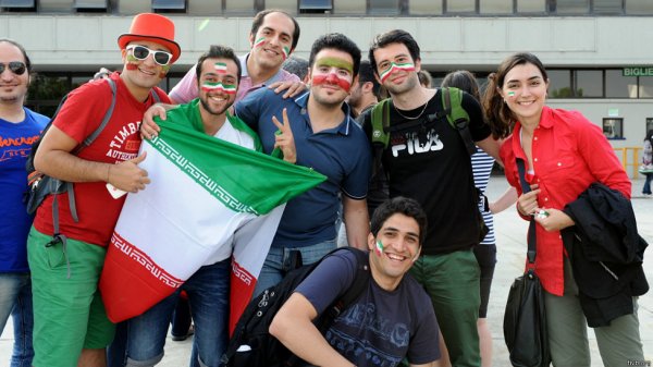 عکسهای اختصاصی بیبیسی فارسی از سالن مسابقه ایران و ایتالیا عکسهای اختصاصی بیبیسی فارسی از سالن مسابقه ایران و ایتالیا