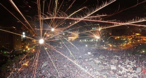 شادمانی مخالفان مرسی در خیابانهای قاهره شادمانی مخالفان مرسی در خیابانهای قاهره