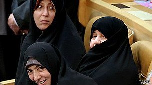 همسر ناشناخته حسن روحانی و پدیده 'بانوی اول' همسر ناشناخته حسن روحانی و پدیده 'بانوی اول'