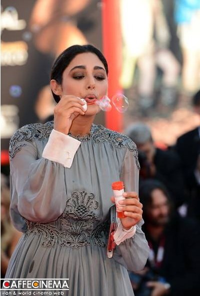 تصاویر گل شیفته فراهانی در افتتاحیه و اختتامیه جشنواره ونیز و همچنین حباب بازی او بر روی فرش قرمز