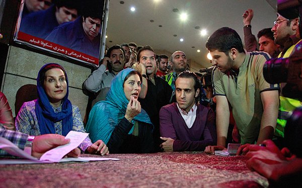 پوری بنایی، مهتاب کرامتی و علی کریمی , گلزار , در جشن گلریزان کمک به یک محکوم به اعدام