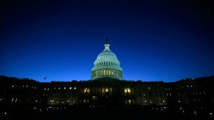 رای مثبت کنگره آمریکا به افزایش سقف استقراض و دسترسی دولت به بودجه