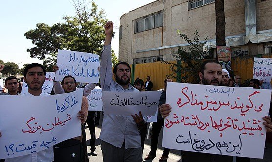 شعار «دلواپسها»: انرژی هستهای حق معلق ماست! شعار «دلواپسها»: انرژی هستهای حق معلق ماست!