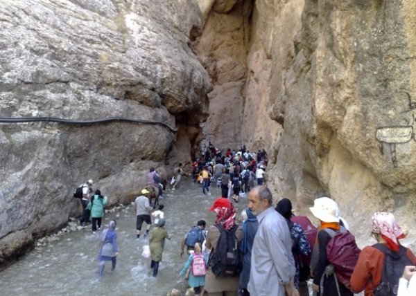 مشکل اقتصاد در «ساپورتپوشی دختران لاابالی» است؛ «طرح تکریم بانوان» مهمتر از ساخت تونل نیایش بود مشکل اقتصاد در «ساپورتپوشی دختران لاابالی» است؛ «طرح تکریم بانوان» مهمتر از ساخت تونل نیایش بود