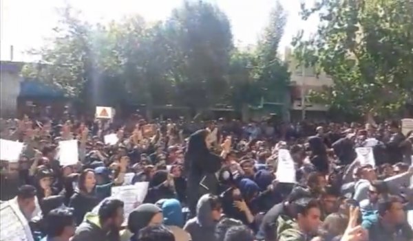 تجمع مردم اصفهان و تهران در اعتراض به اسیدپاشی به زنان