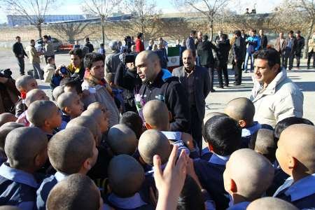 همدردی تامل برانگیز دانش آموزان دبستانی با معلم همدردی تامل برانگیز دانش آموزان دبستانی با معلم