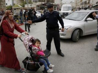 اسرائیل به اتومبیل پزشکان فلسطینی اجازه ورود به خاک خود را داد