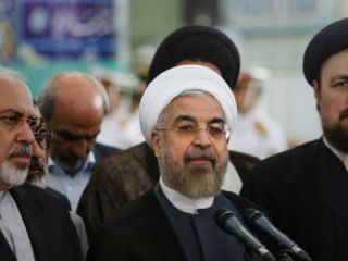 روحانی: آیت‌الله خمینی روزی که ضروری بود راه صلح را انتخاب کرد