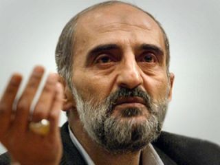 شریعتمداری: حسن روحانی موافق رفع حصر نیست