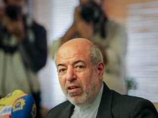 وزیر نیرو ایران: صادرات نفتی به کمتر از یک‌پنجم کاهش یافته است