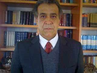 عیسی‌خان حاتمی : در جمهوری اسلامی هیچ‌کس نمی‌خواهد سفره‌ای که انداخته شده جمع شود