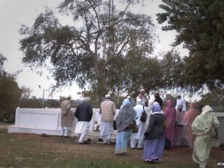 دعا و سجده برای امام سوم شیعیان در محوطه بیمارستانی در اسرائیل