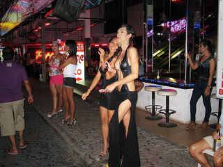 سفر گردشگران ایرانی به تایلند در سه سال گذشته نصف شده است