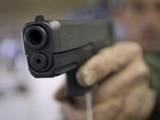 مامور پلیس، متهم به قتل مظنون تحت تعقیب