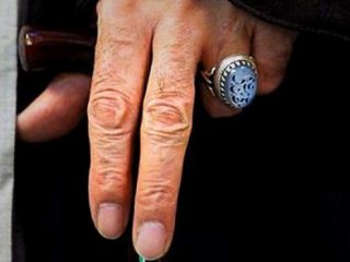 سنگ انگشتر، رنگ ردا؛ رهبران ایران چگونه لباس می پوشند