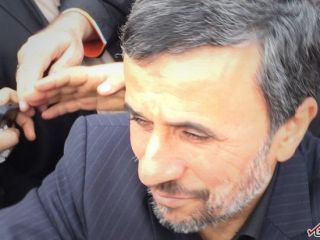 واکنش تلویحی احمدی نژاد به بازداشت رحیمی: بوی عطر بهار در فضای عالم پیچیده است