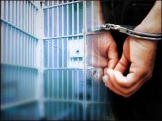 زن جوانی که خود را از خودرو راننده شیاد پرتاب کرده بود، به کما رفت