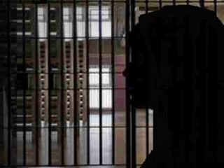 زن جوان می‌گوید در حمایت مادرانه از دخترش قاتل شده است