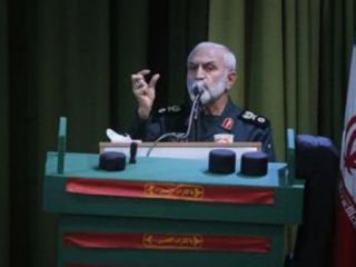 یک فرمانده سپاه ظریف را تهدید به محاکمه کرد