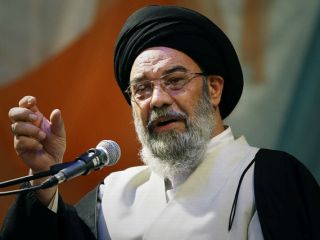 امام جمعه اصفهان: دانشگاه‌ها ۳ روز زنانه و ۳ روز مردانه شود