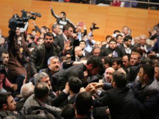 در حاشیه سخنرانی محمود احمدی‌نژاد در ترکیه درگیری رخ داد