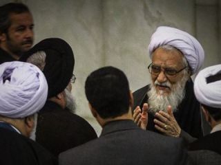 نشست مصباح‌یزدی، موحدی‌کرمانی و یزدی در حاشیه اجلاس خبرگان