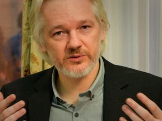 سوئد پذیرفت که در لندن از جولیان آسانژ بازجویی کند