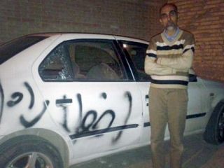 خودروی وکیل مطهری هم در شیراز با آجر تخریب شد/ با اسپری روی اتومبیل نوشته بودند: «اخطار اول»