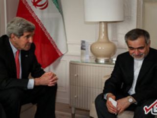 عصبانیت تندروهای آمریکا از ابراز همدردی حضوری جان کری :فقط مانده بود جان کری برای «روحانی» گل بفرستد!