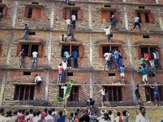 صدها نفر در هند برای تقلب در امتحان مدرسه دستگیر شدند