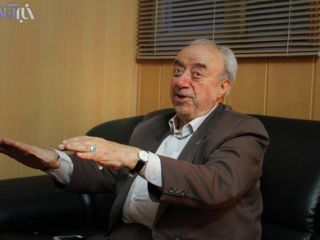 «تربیت فرزند باید طوری باشد که به خودروی ۱۰۰ میلیونی قانع شود»