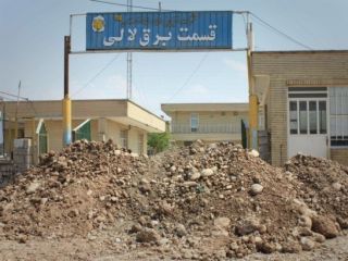 وقتی شهرداری درب شرکت برق را گِل می‌گیرد