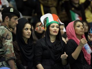 نیروی انتظامی حضور زنان در استادیوم‌ها را به «صلاح» نمی‌داند