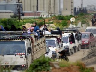 فرار ساکنان ادلب از ترس حملات هوایی ارتش سوریه