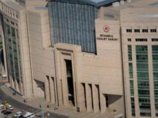 یک دادستان در دادگاه استانبول به گروگان گرفته شد