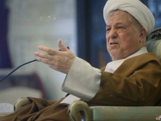 آیت الله هاشمی: مطمئن باشید تندروها در سه ماه آینده با قلم و قدم هر چه بتوانند در بحث هسته ای مانع تراشی می‌کنند