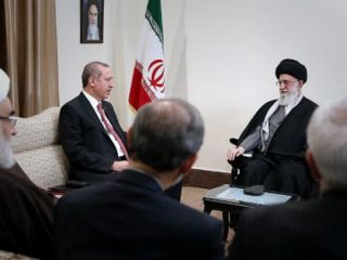 آیت الله خامنه ای 'برخی از حکومت های اسلامی' را به 'خیانت' متهم کرد